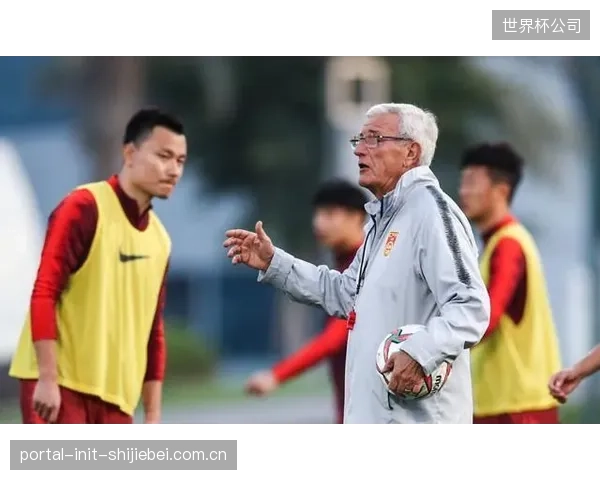 作为后防核心，艾哈迈德·赫加齐不仅要在防空上做出贡献，还需要承担起后场出球的责任，保障联防体系的流畅运转。